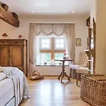 ベッド・アンド・ブレックファスト La Belle Maison 3*