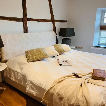 La Belle Maison Bed & Breakfast