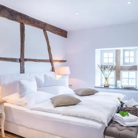 La Belle Maison Bed and Breakfast