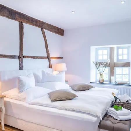 La Belle Maison Bed & Breakfast