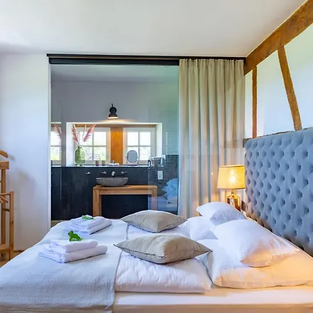 La Belle Maison Bed & Breakfast *