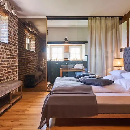 ベッド・アンド・ブレックファスト La Belle Maison 3*